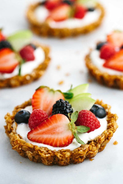 Crostatine vegane granola e frutti di bosco